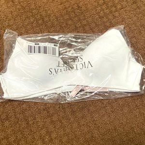 VICTORIA’S SECRET THE T-SHIRT
Cotton Lightly Lined Wireless Bra